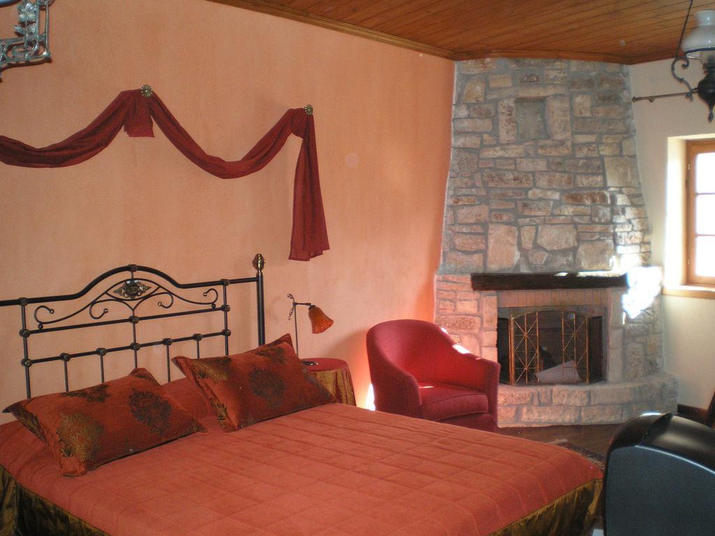 Petradi 1873 Hotel Kalarrites Room photo